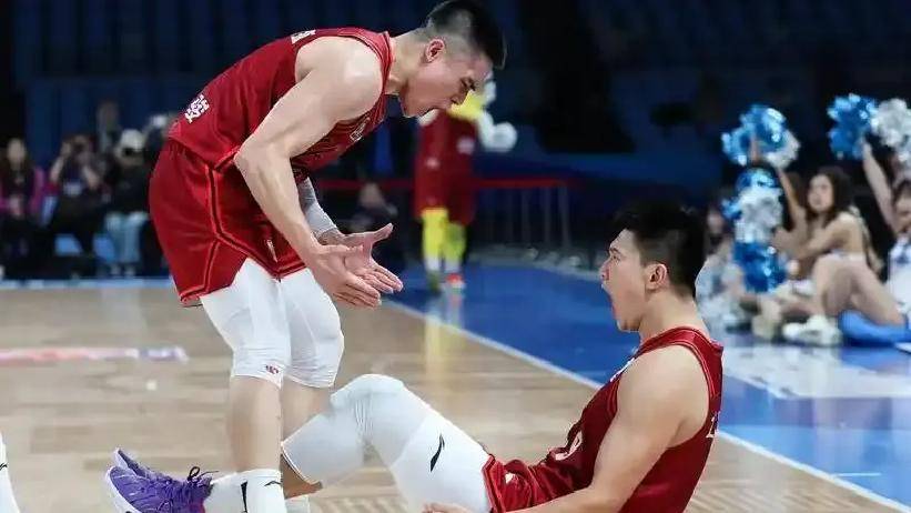 kaiyun sports-纽约尼克斯训练开放日,转会期扳平良机引欢呼,CBA常规赛在即,身体对抗强度拉满的简单介绍